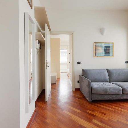 Bright & Comfy Apartment With Parking Milano Esterno foto