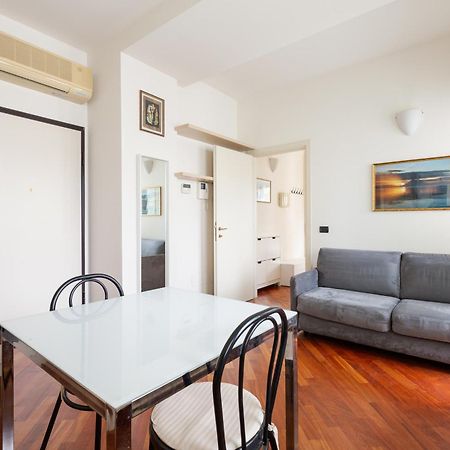 Bright & Comfy Apartment With Parking Milano Esterno foto
