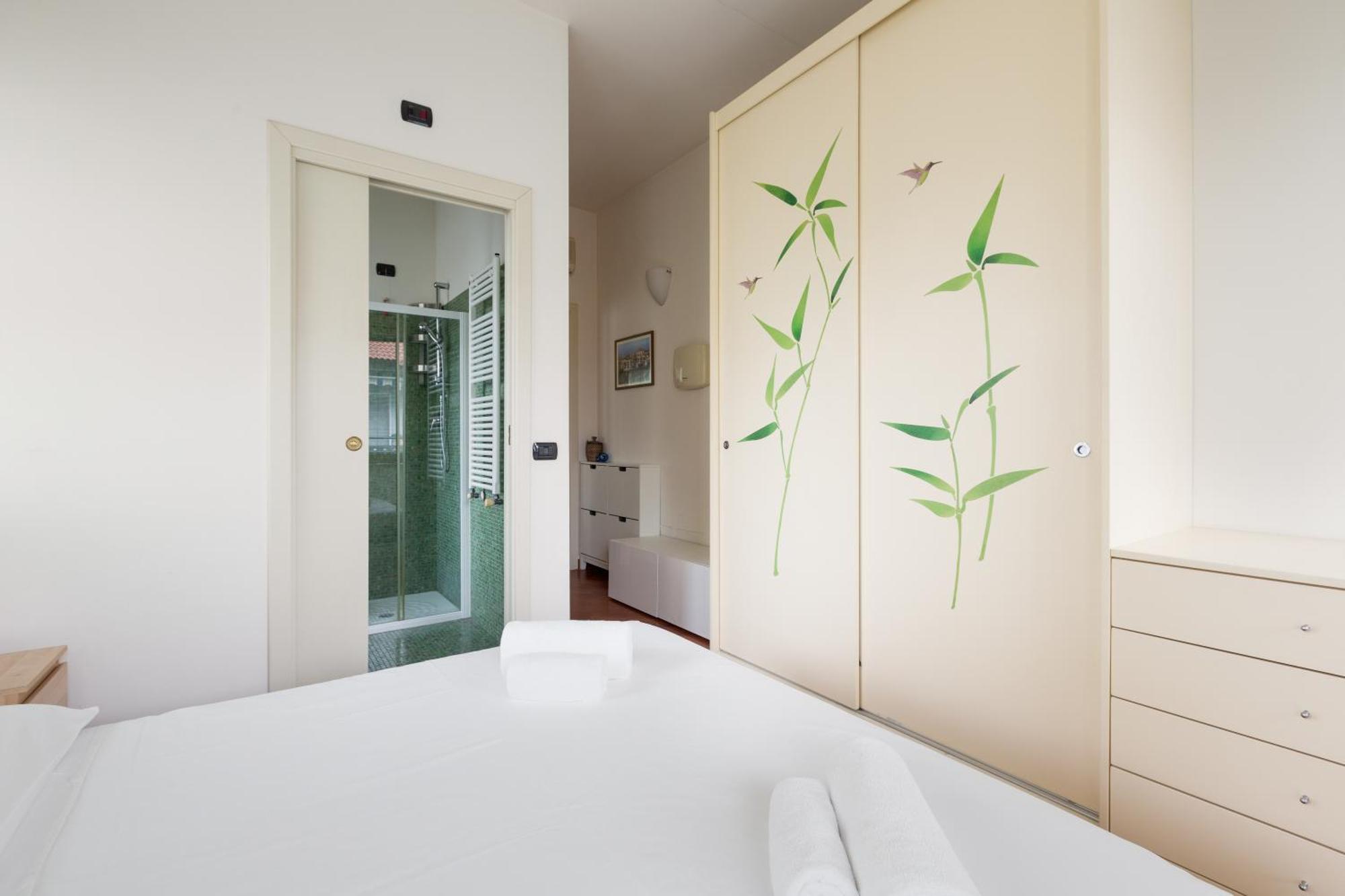 Bright & Comfy Apartment With Parking Milano Esterno foto