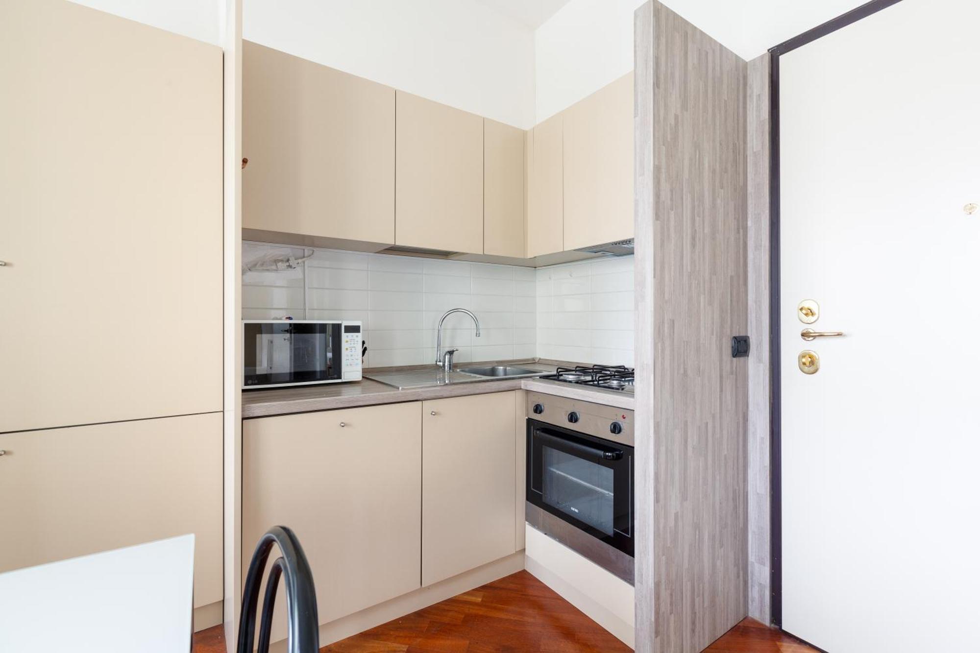 Bright & Comfy Apartment With Parking Milano Esterno foto