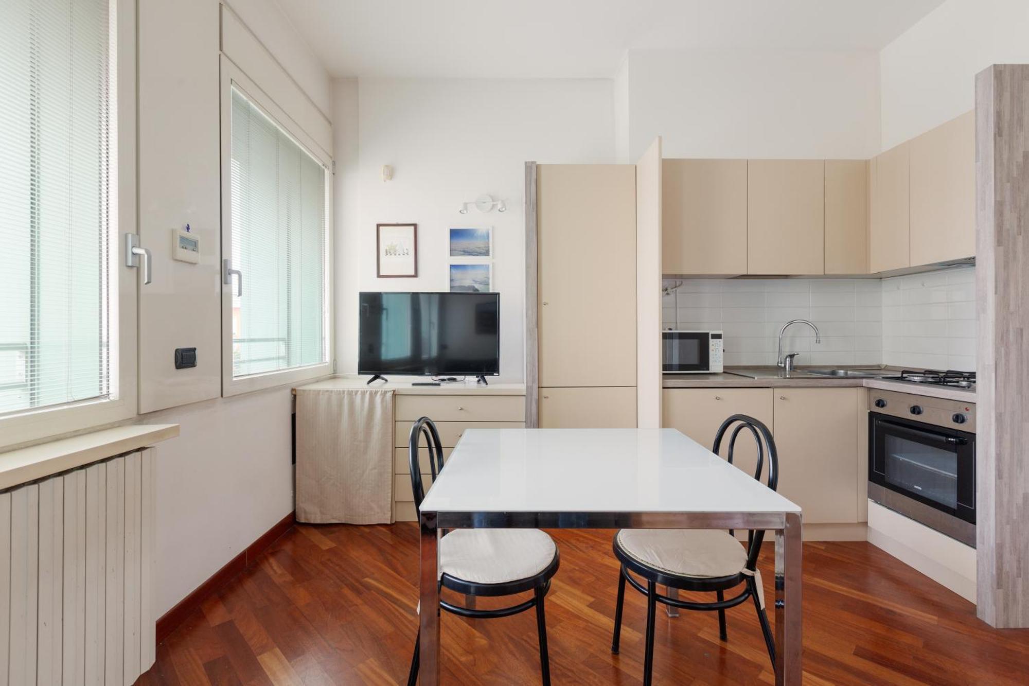 Bright & Comfy Apartment With Parking Milano Esterno foto