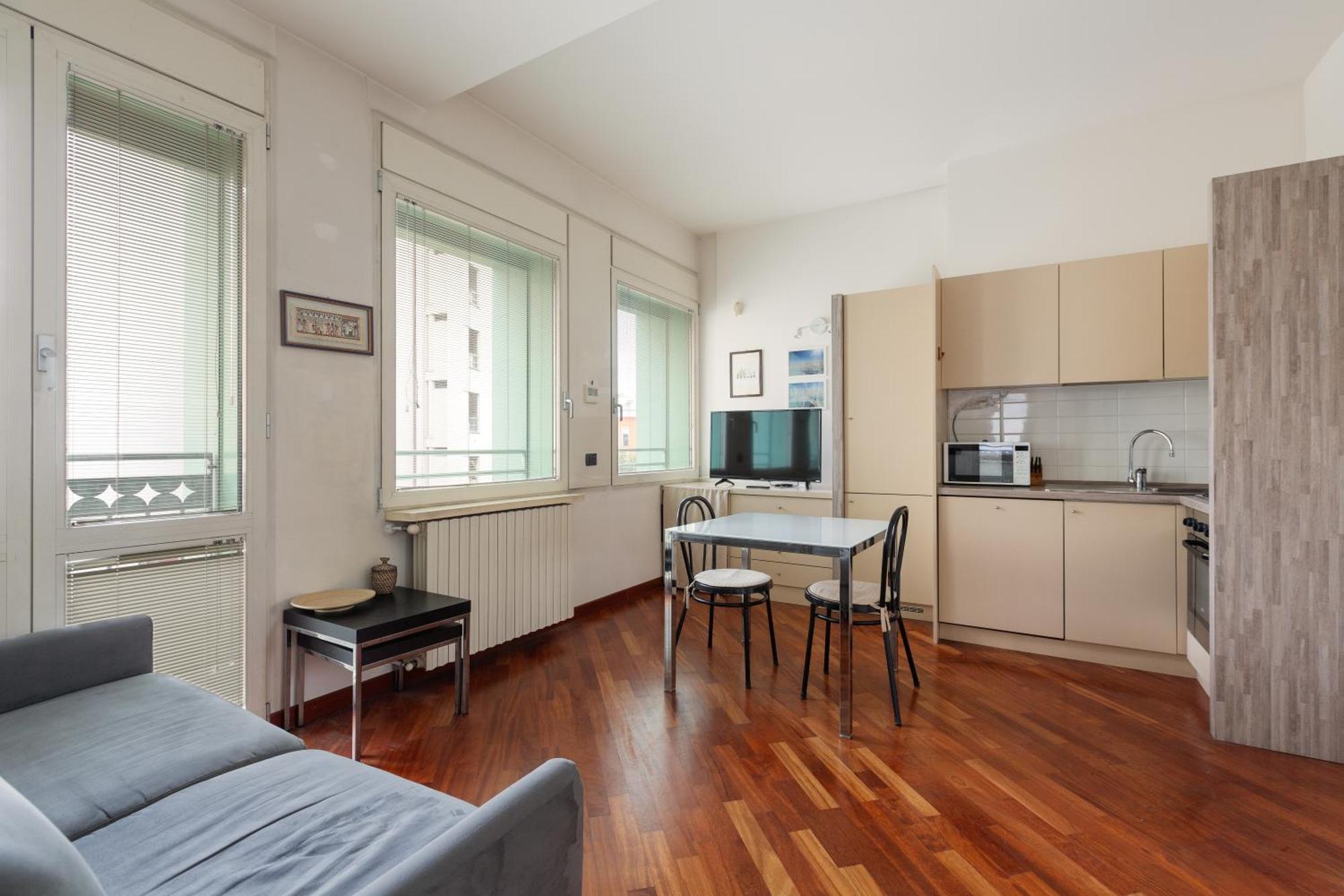 Bright & Comfy Apartment With Parking Milano Esterno foto