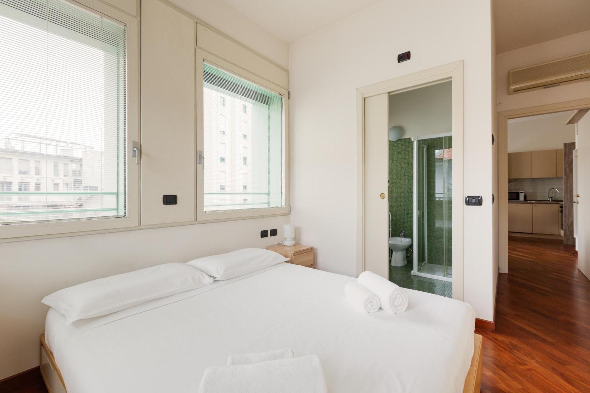 Bright & Comfy Apartment With Parking Milano Esterno foto
