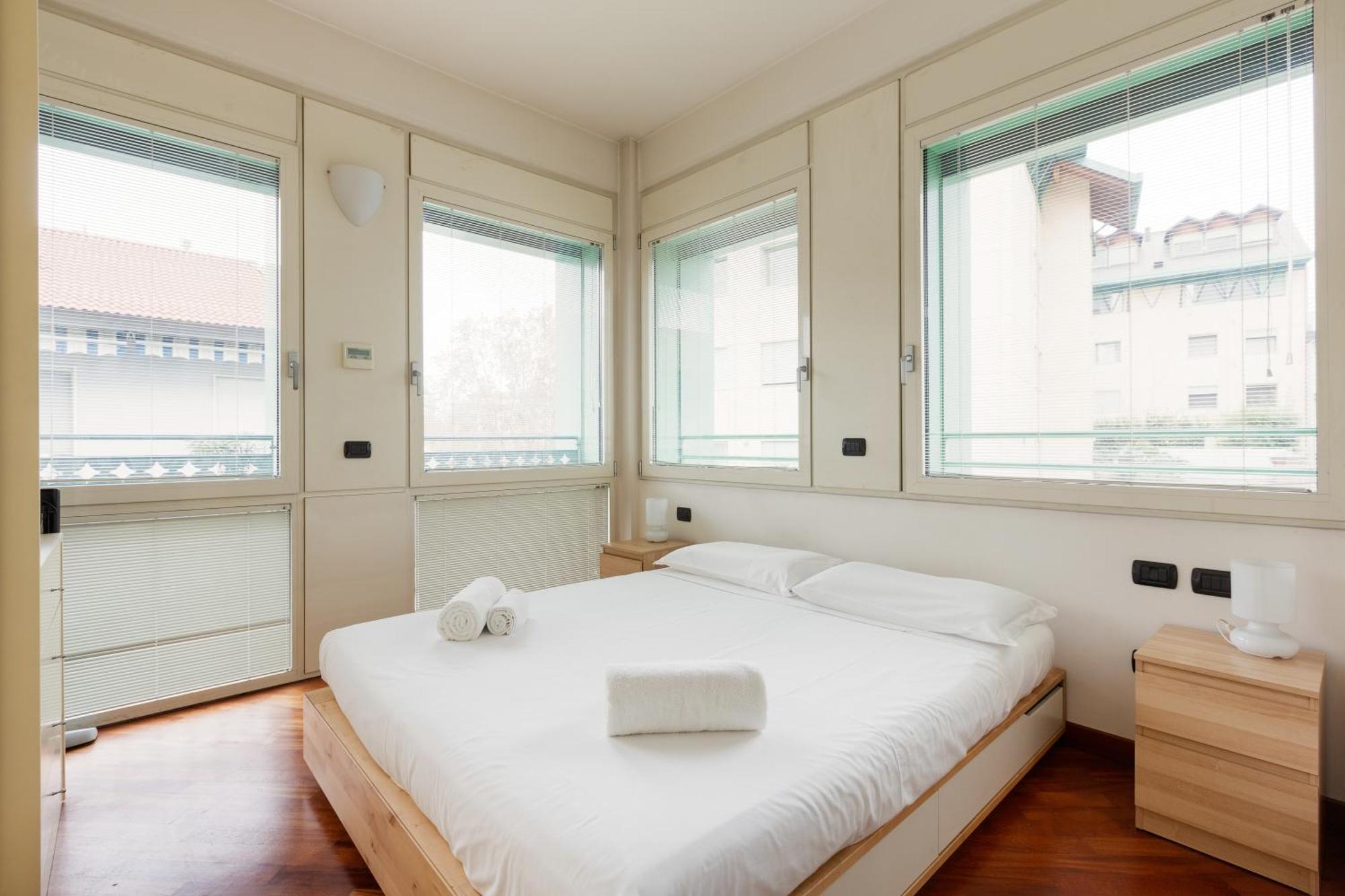 Bright & Comfy Apartment With Parking Milano Esterno foto